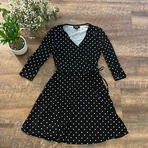 BY & BY || POLKA DOTS BLACK FAUX WRAP DRESS || SIZE M
